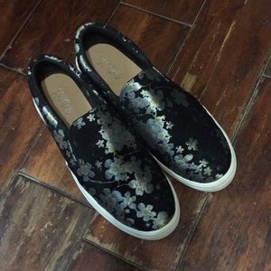 Floral slip-ons